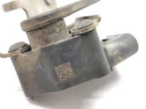 Tesla Model 3 3 (2016–2024) Andur tagumisel rummul 1044971-00-C - 2