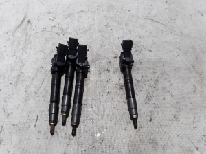   Fuel injector  - 31405404 