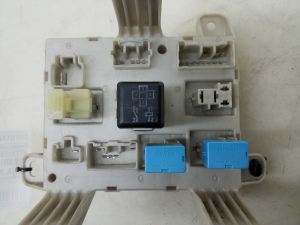 TOYOTA Previa (2000–2006) Kaitsmekarp salongis 8273128040 - 2