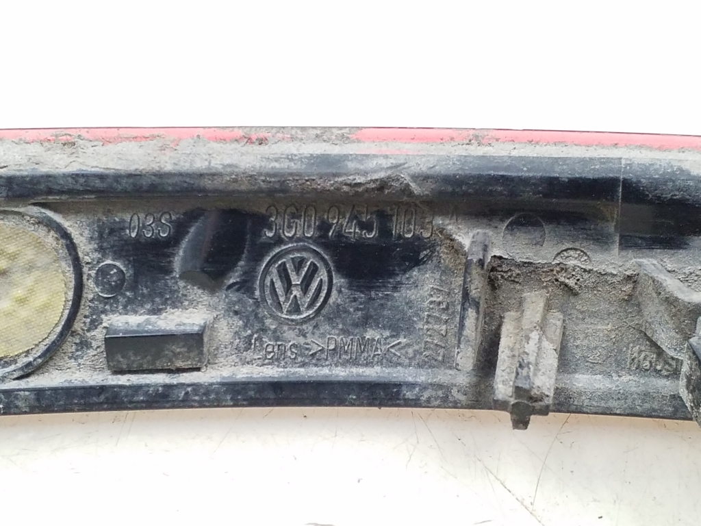 VOLKSWAGEN Passat B8 (2014-2023) Reflector bară stânga spate 3G0945103A 24979502