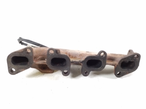  Exhaust manifold 