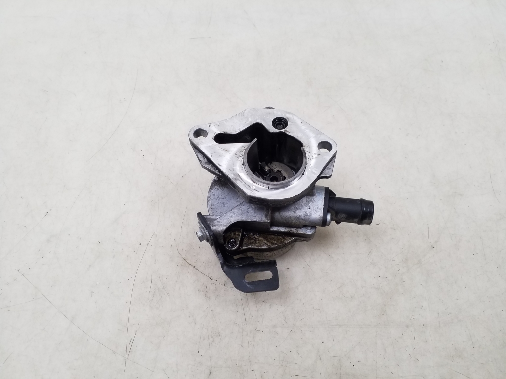 NISSAN Juke YF15 (2010-2020) Vakuuminis siurblys 146505272R 24979382