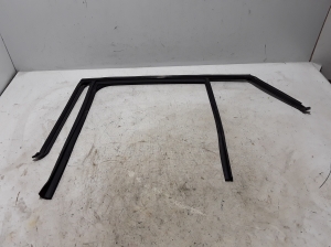 Rear side door seal on the door - 7454167