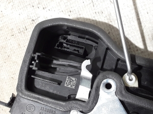BMW X4 F26 (2014–2018) Rear side door lock 7318414 - 3