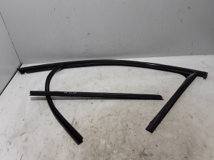 Front door rubber seal - 7335505