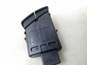 BMW 1 SERIES F20 (2010–2026) Hazard light switch 9231786 - 4