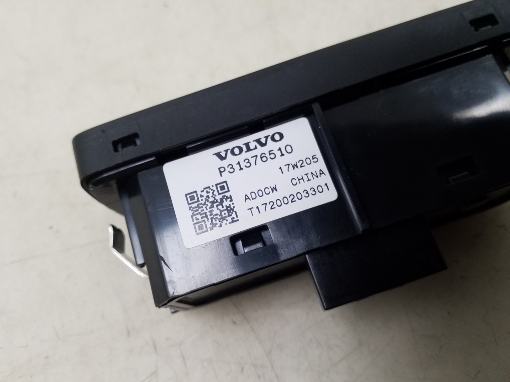 VOLVO S90 2 generation (2016-2023) Back cover Open Switches 31376510 24981535