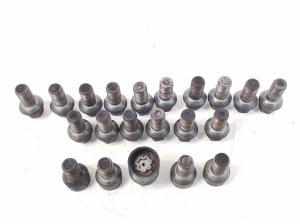  Wheel nuts, bolts 