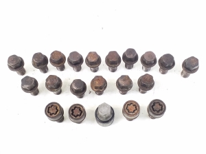  Wheel nuts, bolts 