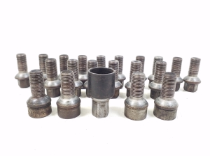  Wheel nuts, bolts 