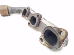  Exhaust manifold 