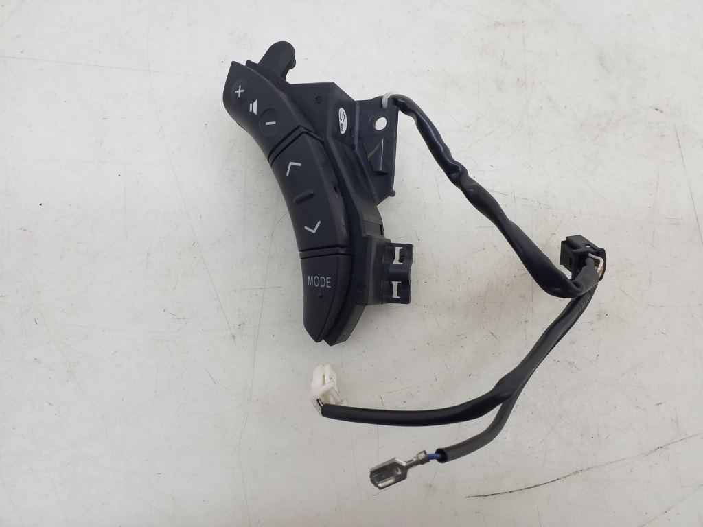 TOYOTA Previa (2000–2006) Steering wheel switch 8424758010 TOYOTA Previa (2000–2006) Steering wheel switch 8424758010