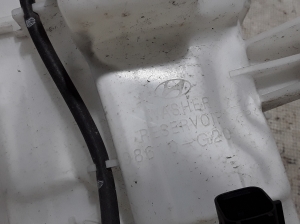  Windscreen washer tank front 