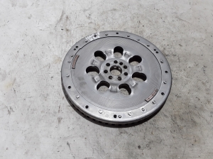  Clutch flywheel 