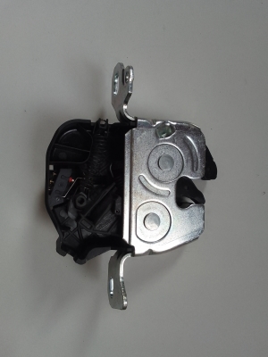 Mercedes Benz C-Class 205 (2014–2021) Trunk lid lock Q0413M16 - 2