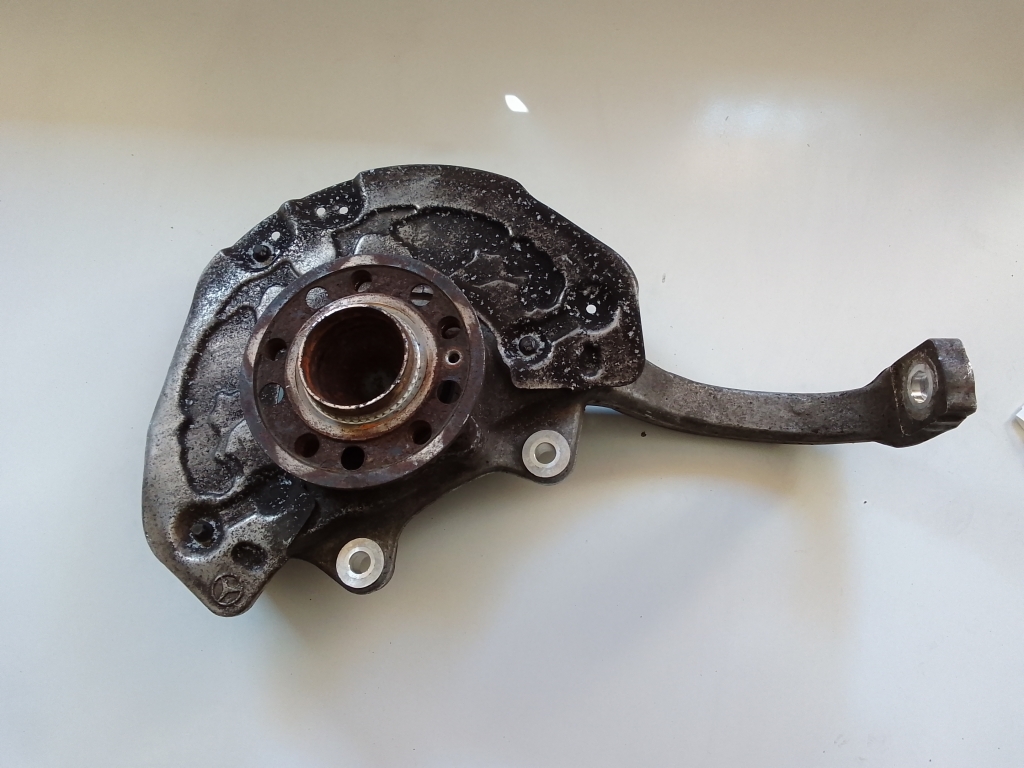 MERCEDES-BENZ C-Class W205/S205/C205 (2014-2023) Ступица передняя левая 2052100 27606427