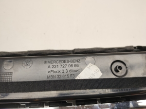 Mercedes Benz S-Class 221 (2005–2013) Priekšējo durvju apšuvuma apdare A2217270666 - 2