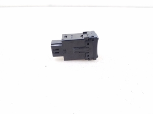 RENAULT Alaskan (2017–2026) Trunk lid close switch - 2
