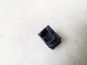 RENAULT Alaskan (2017–2026) Trunk lid close switch - 3