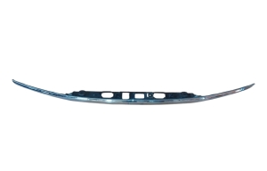 Trunk lid molding
