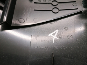 Tesla Model X X (2015–2026) Vidējā statņa iekšējā apdare 1035951-02-H - 3