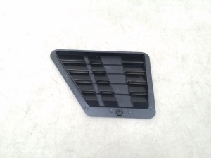  Interior panel ventilation grilles 