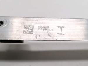 Tesla Model 3 3 (2016–2024) Weitere Details des Frontrahmens 1104777-00-A - 2
