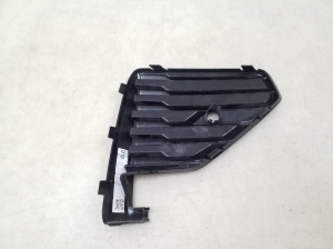 VOLVO S60 III (2018–2026) Front bumper lower grille 32227026 - 4