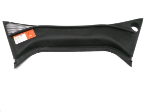 Trim under the hood - 1006329-00-E