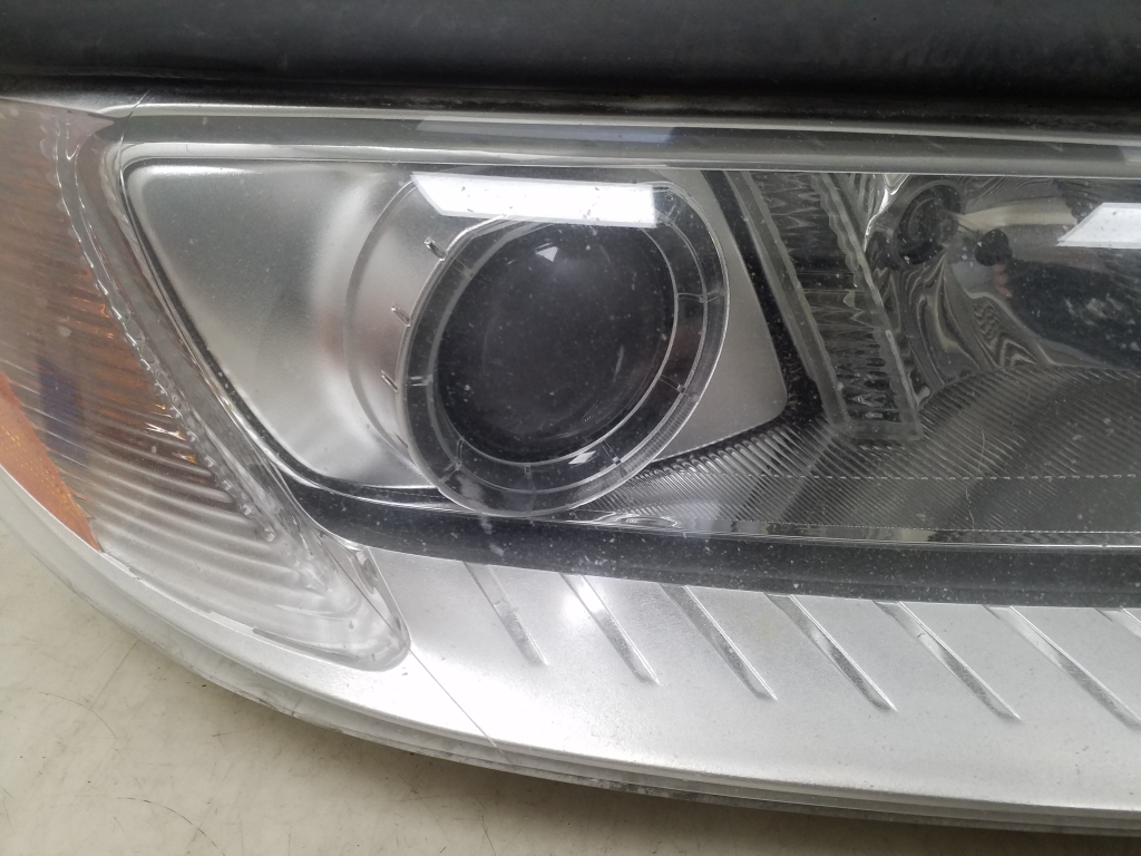 VOLVO V70 3 generation (2007-2020) Front Right Headlight 31214348 24984582