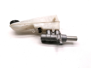  Master cylinder 