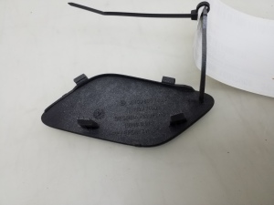 Mercedes Benz A-Class 169 (2004–2012) Esikaitseraua pukseerimiskonksu kate A1698850823 - 2