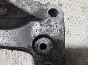  Engine holder 