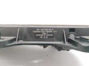 Tesla Model 3 3 (2016–2024) Front door external opening handle and its details 1081832-00-G - 3