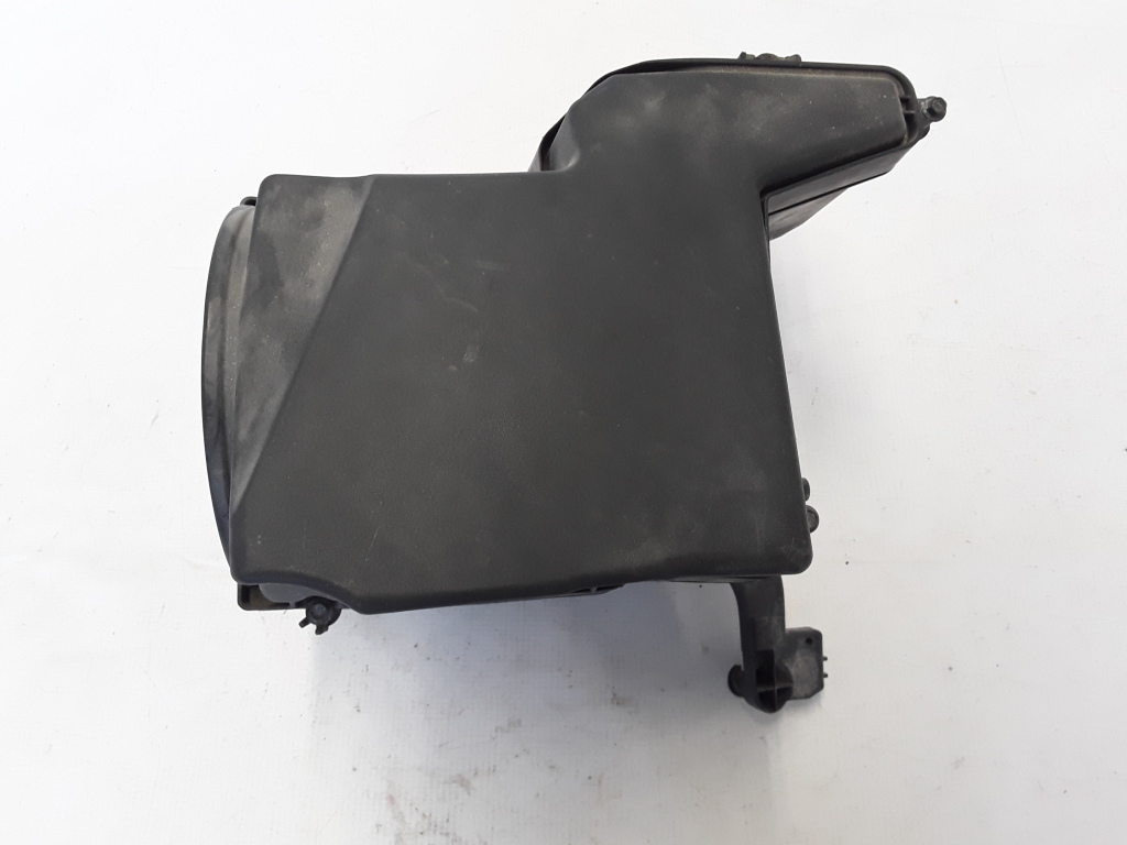Used VOLVO V50 Air filter housing 31261507