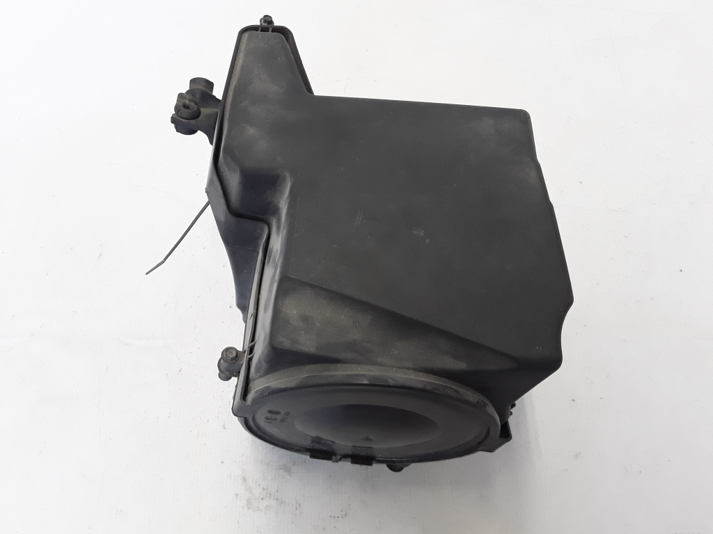 Used VOLVO V50 Air filter housing 31261507