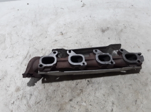  Exhaust manifold 