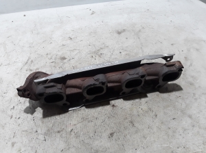  Exhaust manifold 