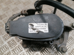 Tesla Model 3 3 (2016–2024) Rear brake caliper 1044624-00-H - 4