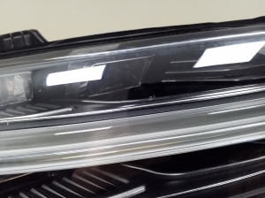 VOLVO V60 (2018–2026) Esituli - 2