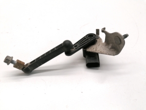 Tesla Model 3 3 (2016–2024) Andur tagumisel rummul 1044971-00-C - 3