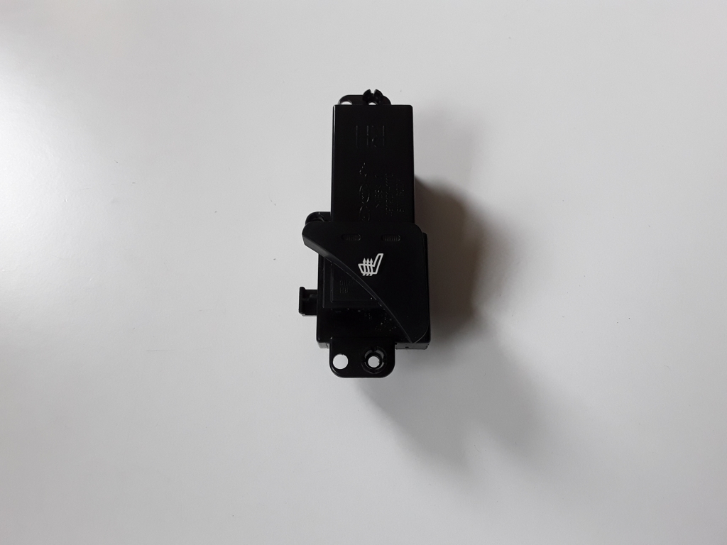 Kia Sportage (2010–2016) Heated seat switch 4912011110