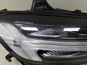 VOLVO V60 (2018–2026) Esituli - 3
