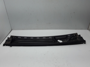 Grille d’auvent (garniture du mécanisme d’essuie-glace) - 668122684R