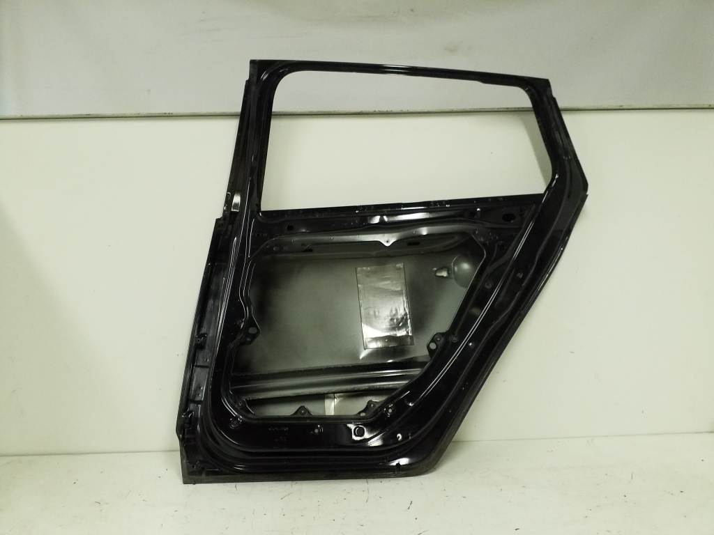 VOLVO V60 1 generation (2010-2020) Right Side Sliding Door 24985243