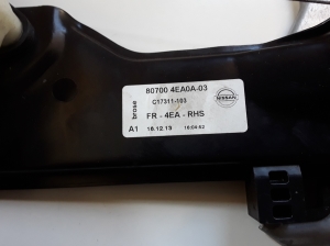NISSAN Qashqai (2013–2021) Priekšējo durvju logu pacēlājs un tā daļas C17311103 - 2
