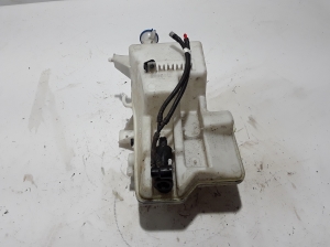   Front washer fluid reservoir  - 31276094 