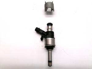  Fuel injector 