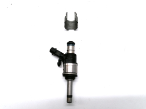  Fuel injector 