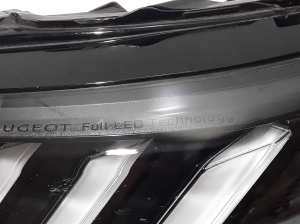 Peugeot 208 (2019–2026) Scheinwerfer vorne 9823194180 - 4